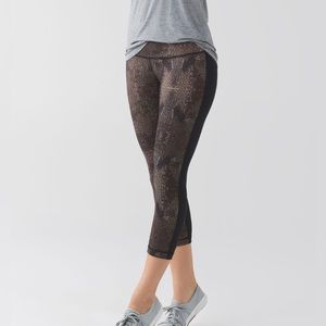 Lululemon Wunder Under Crop II *Full-On Luon
Golden Godess Cashew Multi / Black
